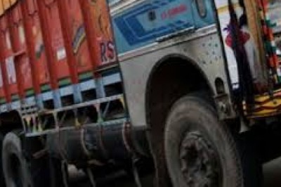 घर के आंगन में खेल रही बच्ची को ट्रक ने कुचला जाने पूरी घटना