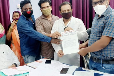मजदूर कांग्रेस ने जोन आयुक्त को कोसानगर के जानवर स्वामियों से गोबर खरीदे जाने को लेकर सौंपा ज्ञापन- कश्यप !!