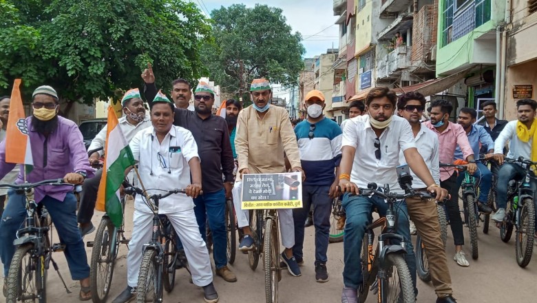 पेट्रोल डीजल के बढ़ते दाम एवं खाद्य पदार्थों की  बढ़ती कीमतों पर कांग्रेसियों ने किया  दुर्ग शहर का भ्रमण