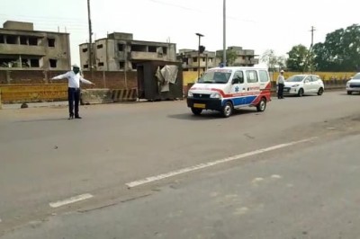 यातायात पुलिस दुर्ग द्वारा ग्रीन कोरिडोर बनाकर एम्बुलेंस को मात्र 36 मिनट में स्पर्श हास्पिटल ,राम नगर से राम कृष्ण हॉस्पिटल, रायपुर पहुंचाया गया !!