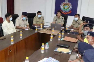 दुर्ग पुलिस अधीक्षक प्रशांत अग्रवाल ने समंस वारंट के संबंध में अधिकारियों मीटिंग ली
