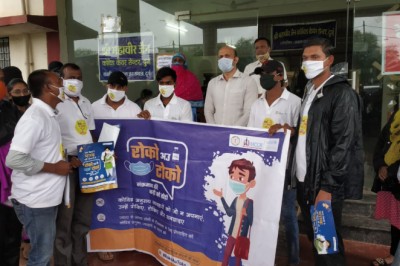 कलेक्टर डॉ. सर्वेश्वर नरेंद्र भुरे ने वैक्सीनेशन परसेन्टेज को बढ़ाने के लिए दुर्ग  के रोको अउ टोको की दी बधाई व तीसरी लहर के लिए वालिन्टियर्स को कहा तैयार रहने