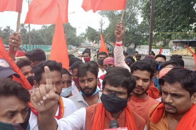 राष्ट्रीय बजरंग दल ने फूंका विधायक रामकेश का पुतला !!