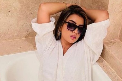 Bigg Boss OTT से पहले बाथटब में अक्षरा सिंह, लिखा !!