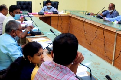 ठेकेदार द्वारा काम समय पर पूर्ण नही करने पर और ऐसे लापरवाही की पुनरावृत्ति होने पर जुर्माना के साथ ब्लैक लिस्ट की कार्यवाही की जाएगी- आयुक्त:
