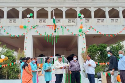 एसआर हॉस्पिटल एंड रिसर्च सेंटर चिखली दुर्ग में मनाया गया आजादी का अमृत महोत्सव !!