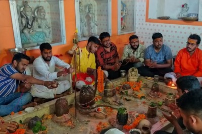 हनुमान भक्त युवा समिति ने द्वादश ज्योर्तिलिंग में किया महाअभिषेक !!