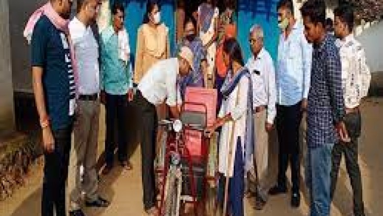 बालोद में दिव्यांग युवती को मिला सहारा, अब लाठी नहीं, ट्राइसाइकिल से सफर होगा तय