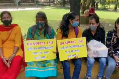 पुलिस विभाग में सब-इंस्पेक्टर पद पर भर्ती की मांग को लेकर प्रदेशभर के युवा रायपुर में जुटे किया जा रहा  विरोध-प्रदर्शन