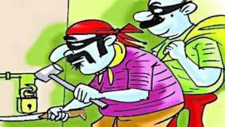 महिला सरपंच के घर देर रात चोरों ने धावा बोल, किया  नगद व सोने की ज्वेलरी पार