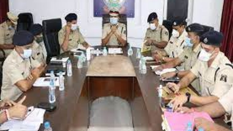 दुर्ग जिले के नव पदस्थ वरिष्ठ पुलिस अधीक्षक बद्रीनारायण मीणा ने  समस्त राजपत्रित अधिकरियो, थाना एंव चौकी प्रभारियो की पहली बैठक