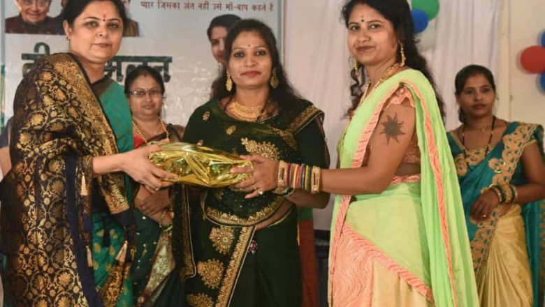 महिलाएं को मिल गया रोजगार नीलू महिला स्व सहायता बुटीक दुकान से 50 महिलाएं बना रही है रोज जरूरतमंद सामग्री।