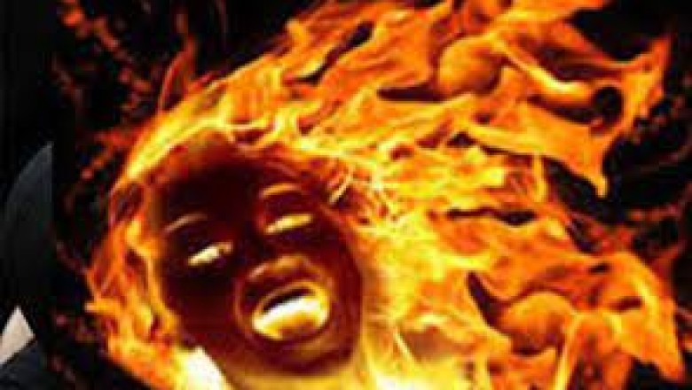 मंदिर परिसर में पत्नी को जलाकर मार डाला:बलौदाबाजार में साईं मंदिर का पुजारी दिनभर पीटता रहा, फिर धारदार हथियार से हमला कर अधमरी हालत में गैस चूल्हे से जला दिया..