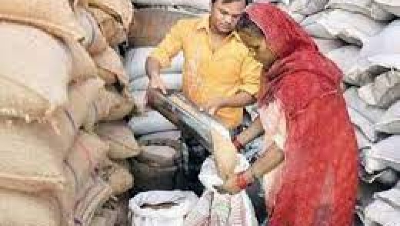 अब नही हो पाएगी घटतौली, 70 हजार लोगों को मिला मुफ्त में गेहूं और चावल