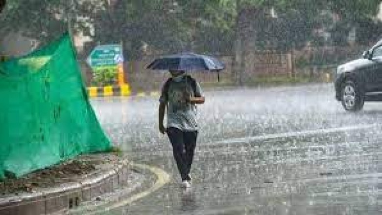 छत्तीसगढ़ में अभी और भिगाएगी बारिश:अधिकांश जिलों में होगी हल्की से मध्यम बारिश, एक-दो स्थानों पर भारी बरसात की भी संभावना; रायपुर में गरज-चमक के साथ बरसे बदरा