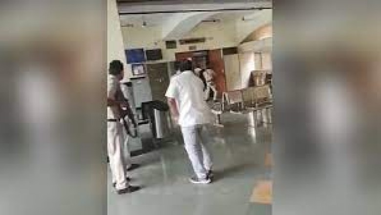 कोर्ट के भीतर फायरिंग में गैंगस्टर की हत्या, पुलिस ने वकील की ड्रेस पहने हमलावर को भी मार गिराया....