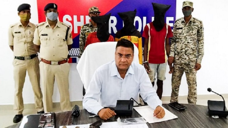 बुजर्ग की हिम्मत से पकड़े गए डकैत:कट्‌टा और फरसा लेकर घर में घुसे थे 5 बदमाश, 60 साल के व्यक्ति ने किया पलटवार, एक डकैत की मौत; 3 गिरफ्तार