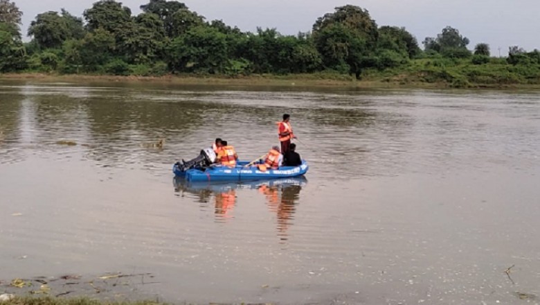 भिलाई की शिवनाथ नदी में 2 छात्र डूबे:स्कूल से बंक मारकर नहाने गए थे 3 दोस्त, दो गहरे पानी में फंसे; एक का शव मिला, दूसरे की तलाश