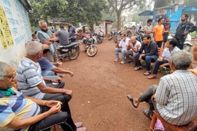 भिलाई सेक्टर 10 महापौर देवेन्द्र यादव द्वारा बच्चों के मैदान व गार्डन लाइट व अन्य सुविधा उपलब्ध करने हेतु पार्षदों को दिया आश्वासन...