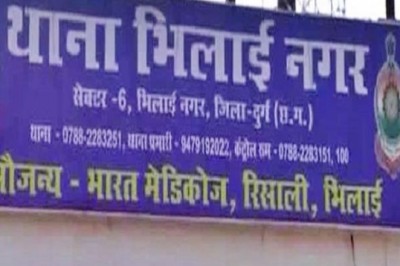 भिलाई नगर पुलिस का कारनामा:दुर्गा पंडाल से महिला का पर्स चोरी हुआ, FIR दर्ज कराने थाने गई तो बोले गुमशुदगी लिखवाओ; देर रात मिला, पर रुपए गायब थे