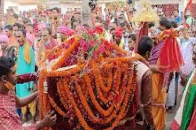 बस्तर दशहरा के लिए रवाना हुई मां दंतेश्वरी की डोली:जवानों ने हर्ष फायर कर दी सलामी; पूर्व मंत्री, MLA और कलेक्टर ने की पूजा अर्चना