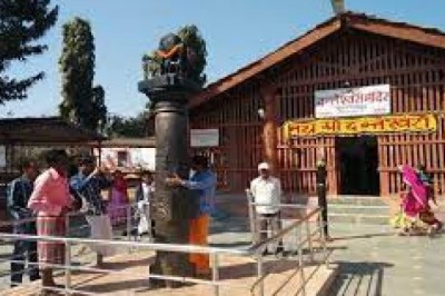 मां दंतेश्वरी की नगरी दंतेवाड़ा में गरबा की धूम:पहली बार हो रहा आयोजन, एक हजार से ज्यादा युवा ले रहे हिस्सा; अष्टमी के दिन रही सबसे ज्यादा भीड़