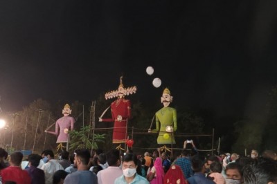सेक्टर 7 लोगो ने दशहरे गाइड लाइन की उड़ाई धज्जिया....