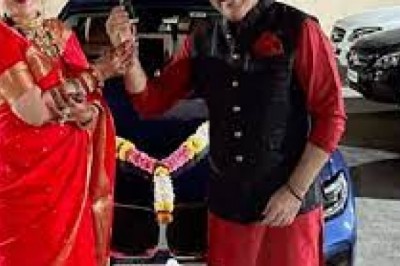 करवा चौथ पर गोविंदा ने पत्नी सुनीता पर लुटाया प्यार, गिफ्ट में दी BMW कार, सोशल मीडिया पर लिखा स्पेशल मैसेज