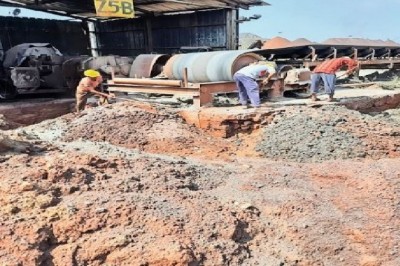 हादसे का खतरा :- कन्वेयर बेल्ट को फेंसिंग से नहीं घेरा, सुरक्षा नियमों का पालन भी नहीं