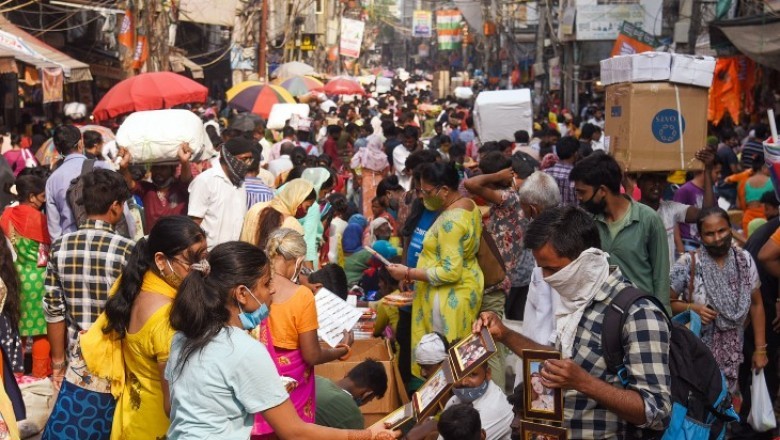 देश में कोविड प्रोटोकॉल ध्वस्त; दिवाली शॉपिंग, इवेंट्स पीक पर, सोशल डिस्टेंसिंग 50% घटी