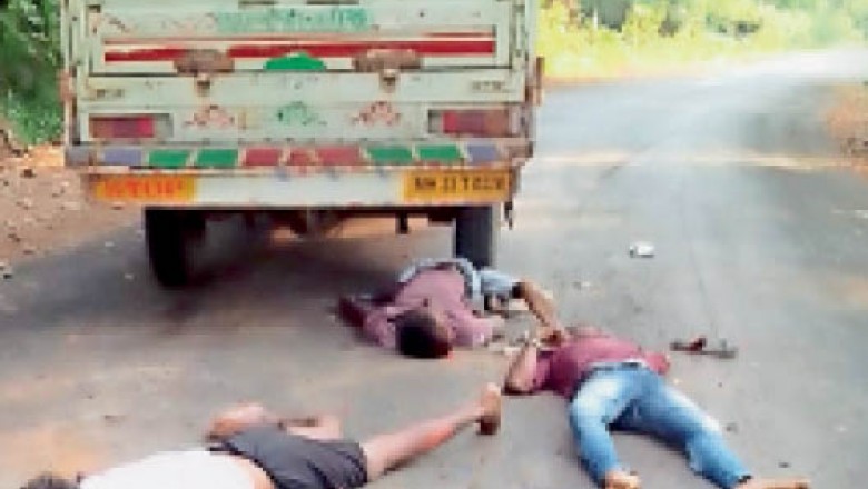 सड़क दुर्घटना:तेज रफ्तार पिकअप ने बाइक को मारी टक्कर, 3 दोस्तों की हुई मौत