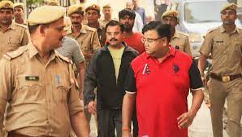 लखीमपुर हिंसा -: मंत्री के बेटे आशीष, उसके दोस्त और गनर की बंदूकों से हुई फायरिंग