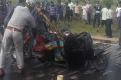 असम में ट्रक-ऑटो की टक्कर, छठ मनाकर लौट रहीं 5 महिलाओं सहित 10 की मौत