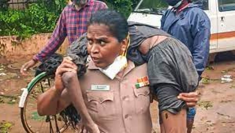 महिला इंस्पेक्टर ने बेहोश आदमी को कंधे पर उठाकर पहुंचाई थी अस्पताल एमके स्टालिन ने किया सम्मानित