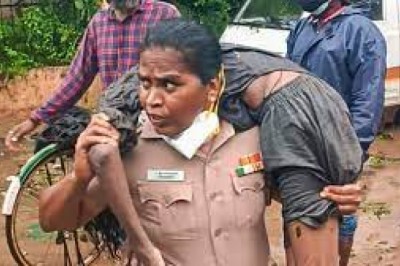 महिला इंस्पेक्टर ने बेहोश आदमी को कंधे पर उठाकर पहुंचाई थी अस्पताल एमके स्टालिन ने किया सम्मानित