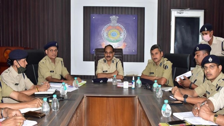 दुर्ग IG की क्लास कहा- देख लें जुए-नशे का कारोबार तो क्षेत्र में नहीं; लटके मामलों के बारे में पूछा तो थानेदारों ने साधी चुप्पी