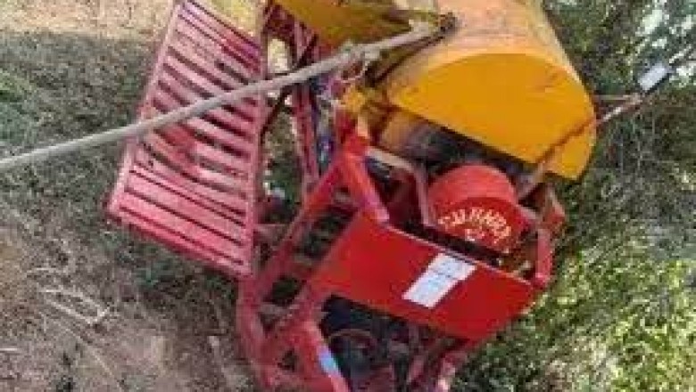 रायगढ जिले में ऐसा हादसा,थ्रेशर मशीन पलटी, दो महिलाओं की दबने से मौत