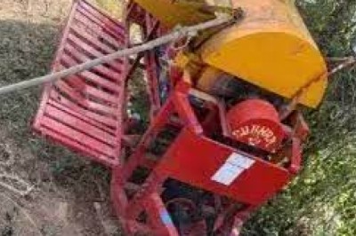 रायगढ जिले में ऐसा हादसा,थ्रेशर मशीन पलटी, दो महिलाओं की दबने से मौत