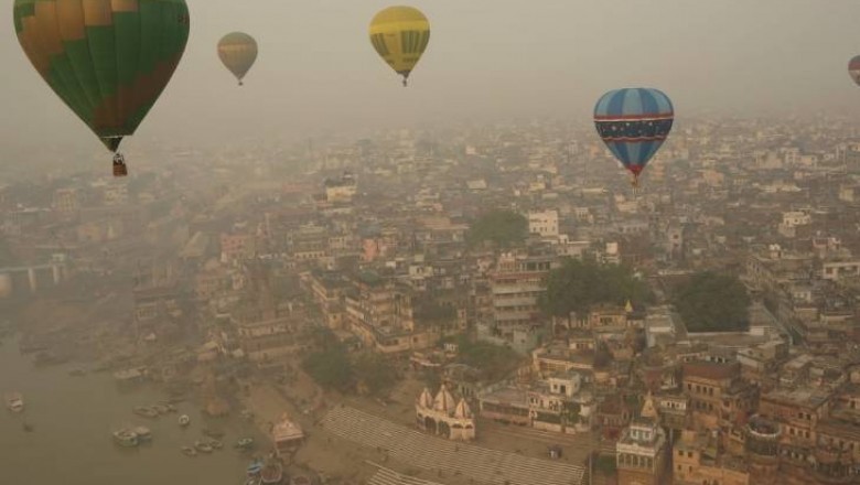वाराणसी में हॉट एयर बैलून शो:लोगों ने एक हजार फीट की ऊंचाई तक भरी उड़ान, पोलैंड से आए 7 पायलट