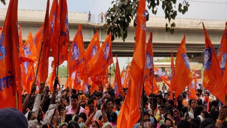 सड़कें उखड़ीं, घर में सीवरेज का पानी:भिलाई नगर निगम का घेराव, गेट तोड़ने का प्रयास, पुलिस-प्रदर्शनकारियों में झड़प; लोग बोले- जरूरी सुविधाएं तो दें