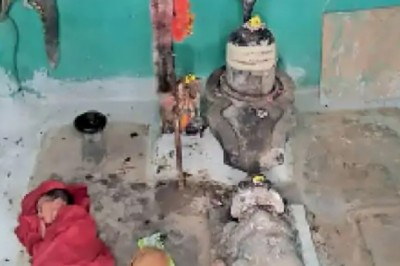 धमधा थाना अंतर्गत ग्राम हिरेतरा के मंदिर परिसर में चार दिन की नवजात शिशु को छोड़ गई माँ