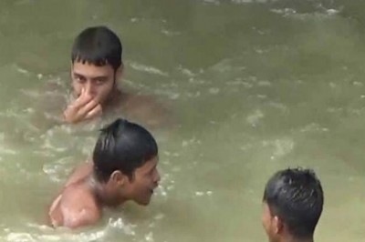 सूरज को बातों में उलझा कर पीठ पर घोंपा चाकू, नीचे गिरा तो गले पर वार कर गाड़ी से भागे
