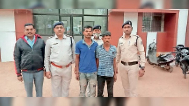 शोरूम में हुई चोरी के मामले में 2 गिरफ्तार...