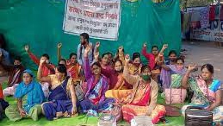 शिक्षकों की विधवाओं की जिंदगी सड़क पर
