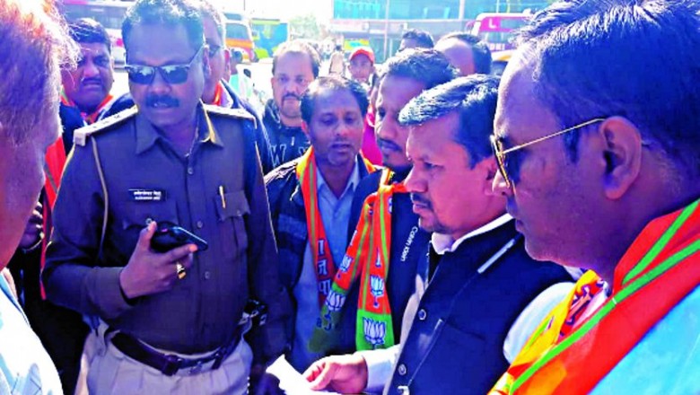 वोटिंग पर्ची में जय छत्तीसगढ़ महतारी लिखकर कांग्रेस नेता बांट रहे थे कुकर,