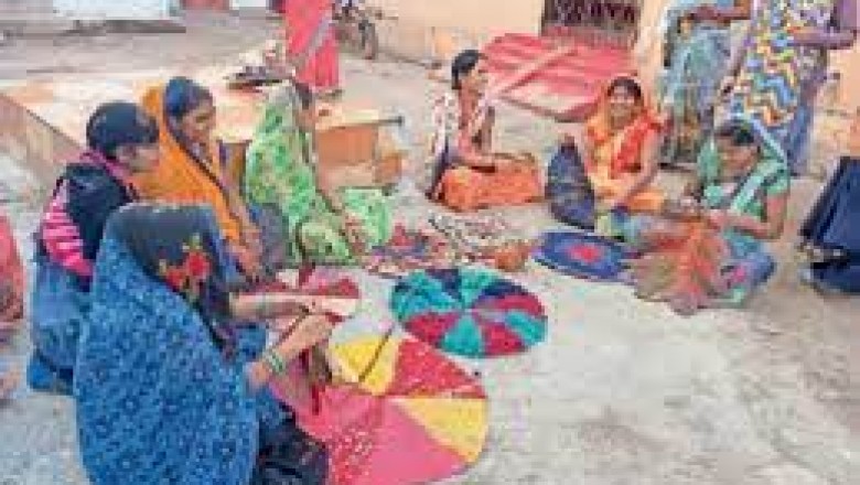 स्वच्छ दुर्ग एवं स्वस्थ दुर्ग अभियान:महिलाओं ने पुराने कपड़ों से पैरदान व पेपर से बनाए पॉट