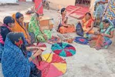 स्वच्छ दुर्ग एवं स्वस्थ दुर्ग अभियान:महिलाओं ने पुराने कपड़ों से पैरदान व पेपर से बनाए पॉट