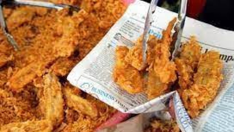 महाराष्ट्र में अखबारी कागज में खाना देने पर पाबंदी…..
