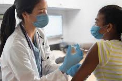 बच्चों के वैक्सीनेशन पर सवाल:AIIMS के सीनियर डॉक्टर का दावा- बच्चों को वैक्सीन लगाने का फैसला साइंटिफिक नहीं; पहले स्टडी होनी चाहिए