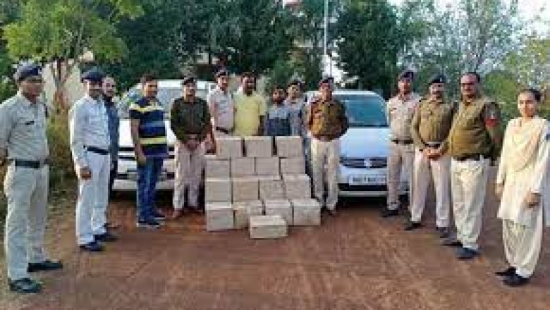लग्जरी गाड़ियों से शराब की तस्करी